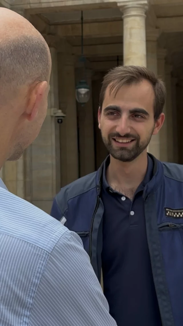🔴 GRANDE NOUVELLE : Henri d’Anselme sera le parrain de la promotion 26/27 de l’Académie. 

Il était lui-même l’un des 300 musiciens de la promotion 24/25. 
Une expérience tellement transformatrice qu'il veut aujourd’hui donner de sa voix pour soutenir ce projet patrimonial et musical. 
Merci Henri 🙏 

🎼 L’Académie, c’est  6 concerts par an, 30 ans de vie, 300 chanteurs et instrumentistes… et 500 à la rentrée. 

#choeur #orchestre #musiqueclassique #patrimoine #transmission